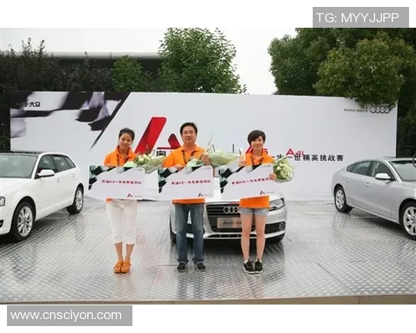 足球明星线条画艺术作品展示展现运动之美与激情的完美结合